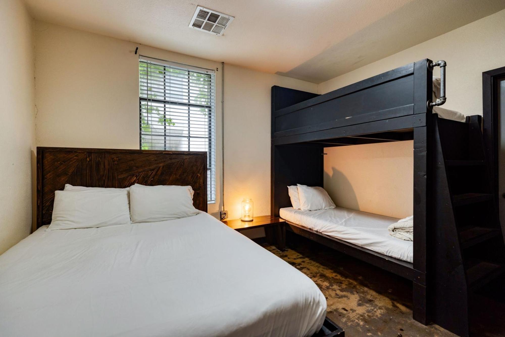 Firehouse Hostel (Adults Only) Austin Extérieur photo