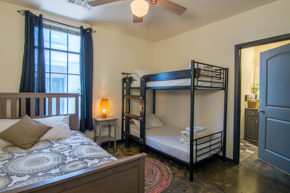 Firehouse Hostel (Adults Only) Austin Extérieur photo